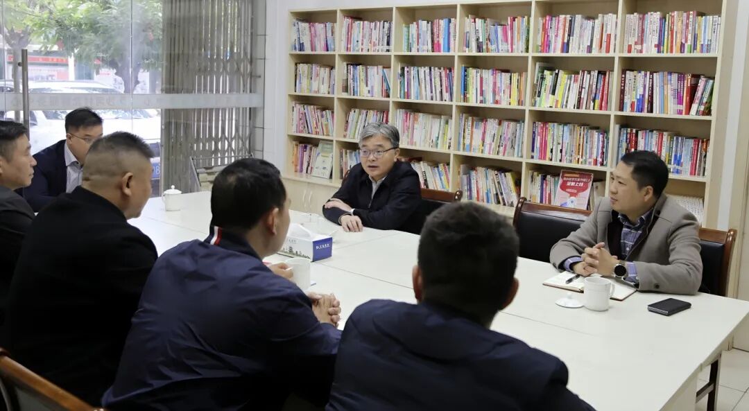 劉志懷在沙河鎮(zhèn)調(diào)研